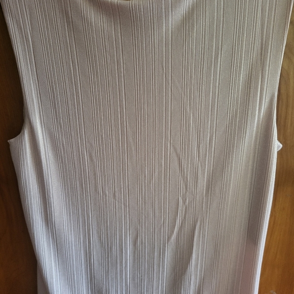 Tahari sleeveless top - Picture 3 of 4